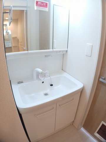 ファミール問田の洗面所