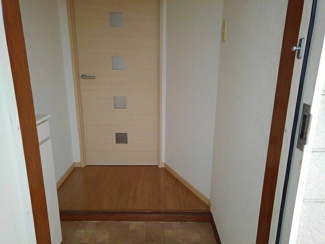 メゾンセレッソの玄関