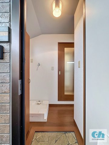 セブンスコート 208号室の玄関