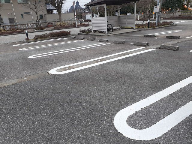パステール砺波Ｂの駐車場