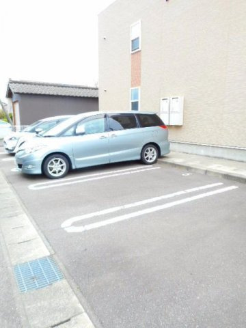 ラング　ルシェロの駐車場