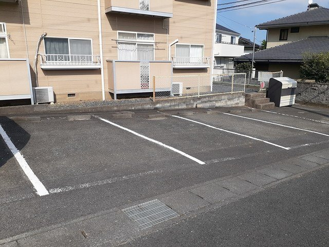エルディム金畑の駐車場