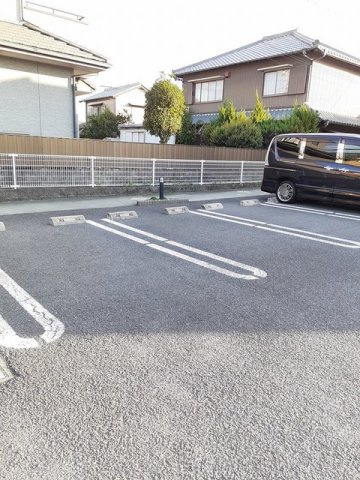 ヴィ　エレガントⅠの駐車場