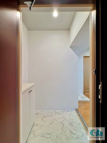 フェリースカーザ 203号室の玄関