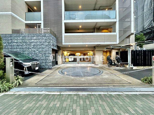 プラウド上野松が谷の駐車場|【敷地内駐車場】最新の空き状況や費用などの詳細は担当スタッフまでお問い合わせください。