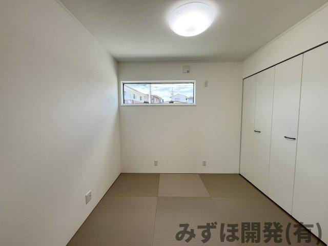 東村山郡山辺町大字山辺2241-20の和室|１階和室です。収納スペースあります。
