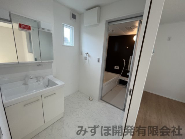 東村山郡山辺町大字山辺2241-20の独立洗面台|9/4