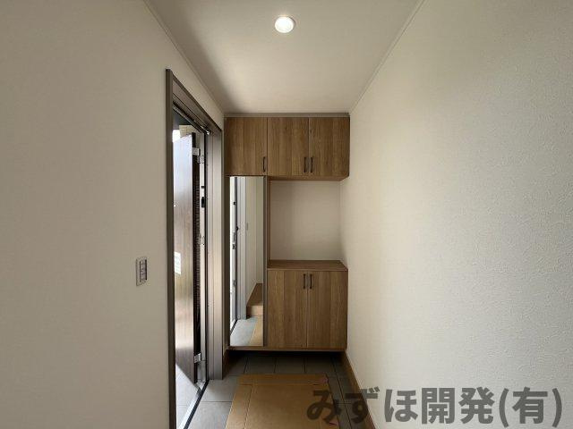 東村山郡山辺町大字山辺2241-20の玄関