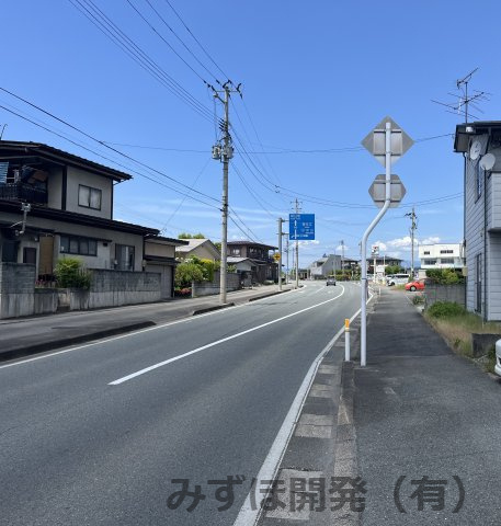 東村山郡山辺町大字山辺2241-20の前面道路含む現地写真|セブンイレブンから徒歩圏内