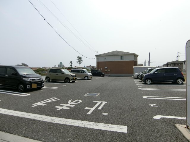 フィオーレ　新開の駐車場