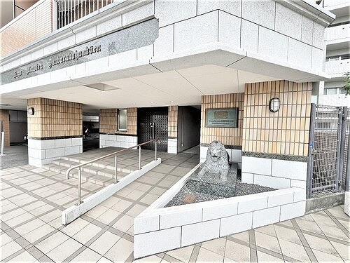 ライオンズマンション段原河畔公園のエントランス|アプローチ　※2022年4月撮影