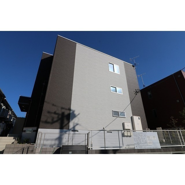 藤沢市湘南台３丁目のアパートのエントランス