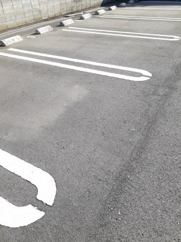 アルカーサⅡの駐車場|車をお持ちの方に嬉しい駐車場付きの物件です