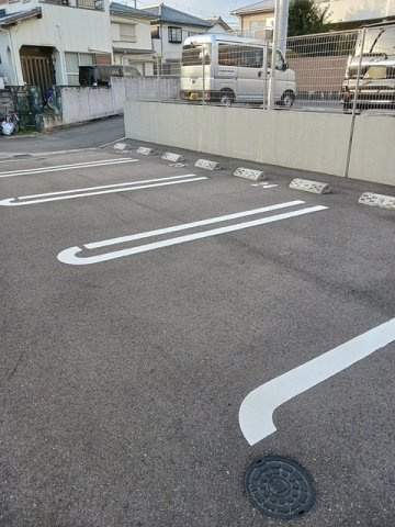 ボヌールメゾンＢの駐車場|車をお持ちの方に嬉しい駐車場付きの物件です