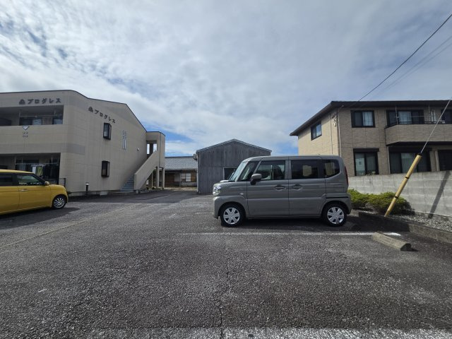 プログレスの駐車場