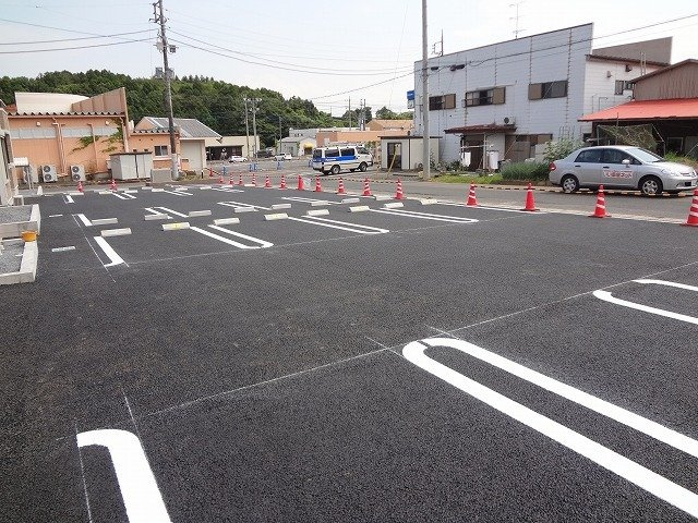 Ｅハイム　ＮＥＯ　Ｂの駐車場|駐車スペースもあります