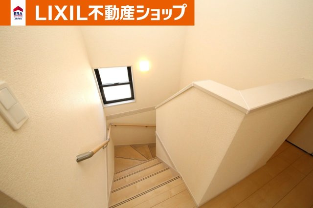久喜市青葉三丁目　中古戸建のその他|階段