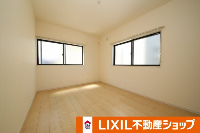 久喜市青葉三丁目　中古戸建の洋室|2階西側
