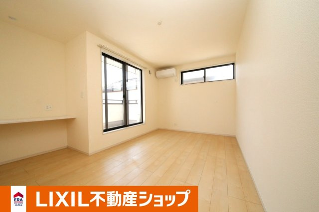 久喜市青葉三丁目　中古戸建の洋室|2階南側
