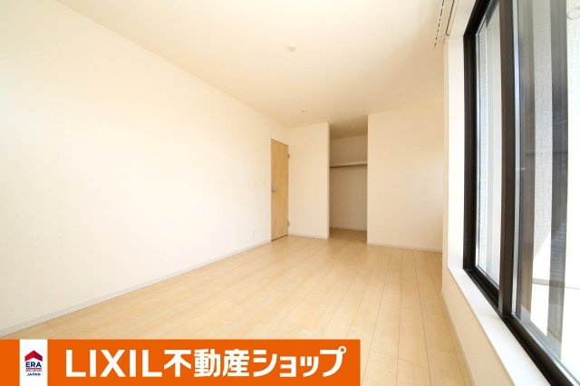 久喜市青葉三丁目　中古戸建の洋室|2階南側