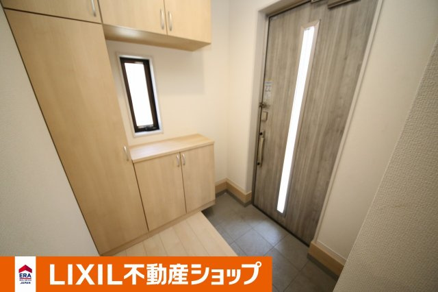 久喜市青葉三丁目　中古戸建の玄関