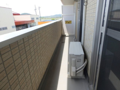 【バルコニー】 | グランルミエール | 反転間取り別部屋写真です。