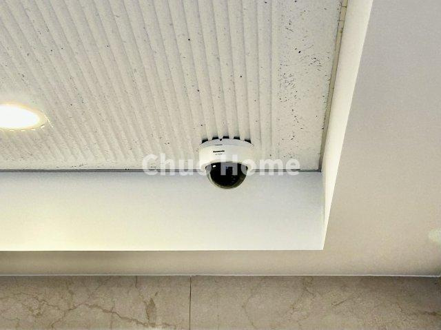 上野入谷シティハウスの防犯設備|【防犯カメラ】何かあった時の大事な証拠になることももちろんなりますが、防犯というくらいですので大事なのは防犯カメラがあることによって抑止力につながることですよね。