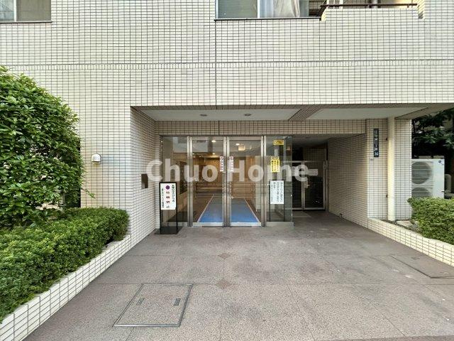 上野入谷シティハウスのエントランス|【エントランス】マンションのエントランスは、その物件の印象を決める、顔とも言える場所です。毎日通る場所ですからきれいなのが一番です。