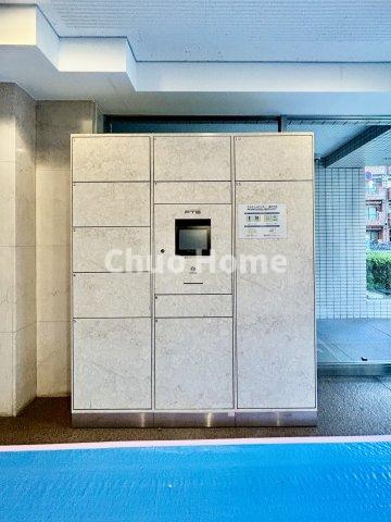 上野入谷シティハウスの設備|【宅配ボックス】在宅時・不在時に関わらず、居住者の代わりに非対面で宅配物を受け取ってくれる便利な設備です。わかりやすくご説明致しますので見学時にはお部屋だけではなく共用部分もぜひチェックしてください。