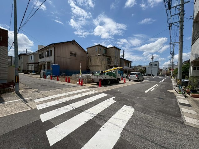 新築戸建　岐阜市桜通　全1区画分譲の前面道路含む現地写真|「現地（2026年5月11日）撮影」　
■前面道路　
■ヤマダ不動産　株式会社リライフ