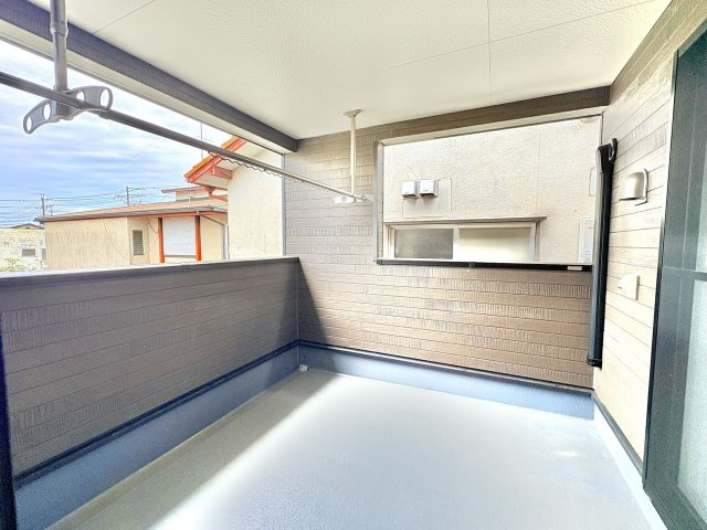 売中古戸建　中央区小豆餅二丁目のバルコニー|外からの目が気にならないバルコニーで洗濯物が干せます