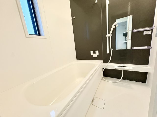 売中古戸建　中央区小豆餅二丁目の浴室|シンプルで使い勝手の良い浴室です。
