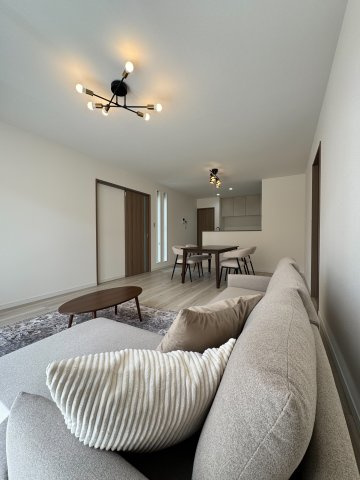 入間市野田新築戸建の居間・リビング