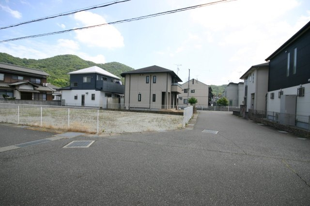 売土地　太子町太田の前面道路含む現地写真