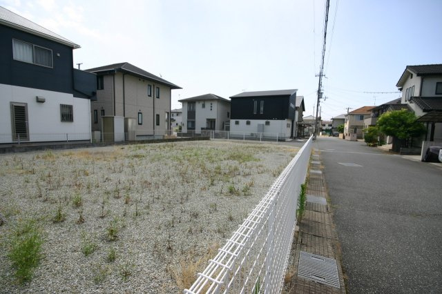 売土地　太子町太田の前面道路含む現地写真