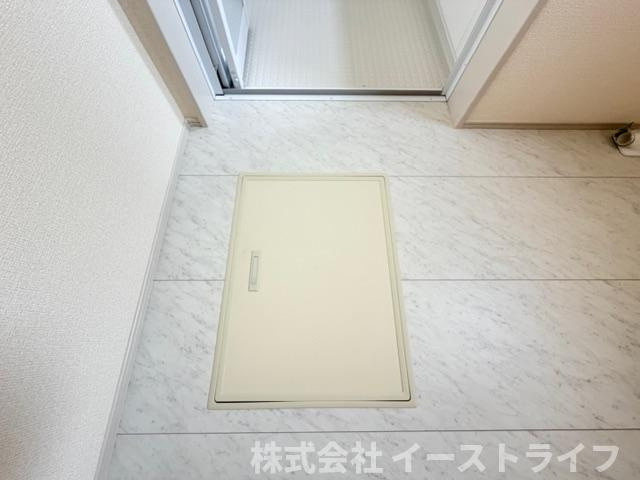 【新築戸建】　いわき市泉町滝尻第2　全8棟の収納|同社施工写真　キッチンには床下収納が付いています