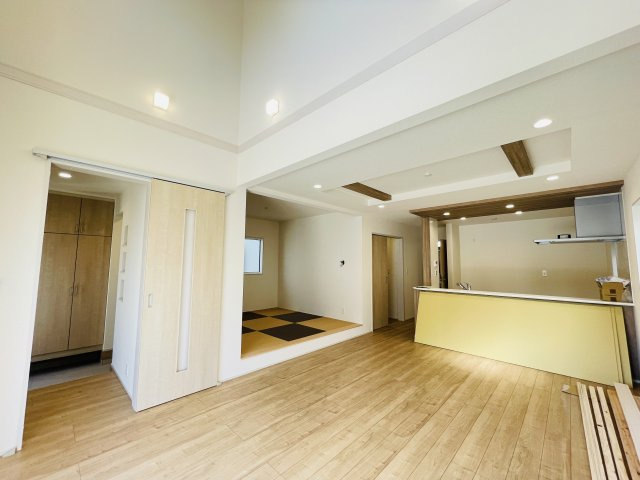 【居間・リビング】 | 熊谷市赤城町1丁目　ブルーミングガーデン　新築戸建　全2棟　2号棟