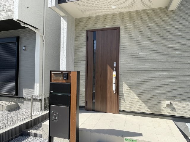 【玄関】 | 熊谷市赤城町1丁目　ブルーミングガーデン　新築戸建　全2棟　2号棟