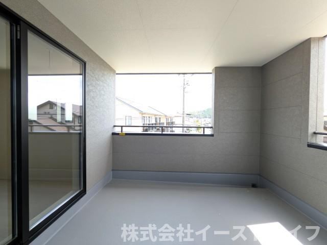 【新築戸建】　いわき市平塩第1　全2棟　長期優良住宅の収納|同社施工写真　ストレージルームはこたつや扇風機、季節の人形、またお絵描きや工作などお子様との思い出もたっぷり収納できます。