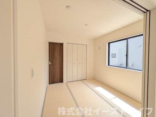 【新築戸建】　いわき市平塩第1　全2棟　長期優良住宅の子供部屋|同社施工写真　フローリングのお部屋は耐久性があり傷がつきにくいので、一般的な使用ではメンテナンスはあまり必要ありません。また、汚れたらさっと拭き取るだけで、キレイな状態を保つことができます。