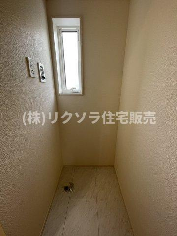 長尾東町3丁目　新築一戸建てのランドリースペース|ドラム式も設置可能
■物件内覧・資金計画相談・住宅ローン相談、リフォーム相談、お問合せ受付中■
※当日・翌日のご内覧、ご相談はお電話でのお問合せがスムーズです！