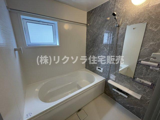 長尾東町3丁目　新築一戸建ての浴室|浴室乾燥機付き
■物件内覧・資金計画相談・住宅ローン相談、リフォーム相談、お問合せ受付中■
※当日・翌日のご内覧、ご相談はお電話でのお問合せがスムーズです！