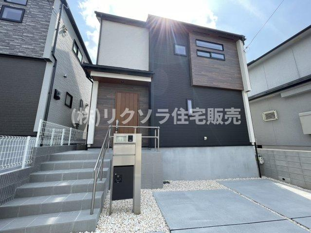 長尾東町3丁目　新築一戸建ての外観|新しい生活にいかがでしょうか？外観はお住まいの顔になります。こだわりたいポイントですね。外壁塗装や屋根塗装のご相談も承っております。
■現地内覧・資金計画相談・住宅ローン相談もお問合せ受付中■