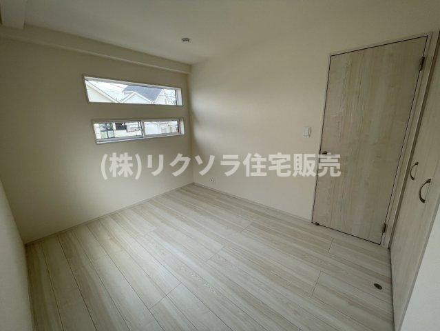 長尾東町3丁目　新築一戸建ての洋室|洋室5.46帖
■物件内覧・資金計画相談・住宅ローン相談、リフォーム相談、お問合せ受付中■
※当日・翌日のご内覧、ご相談はお電話でのお問合せがスムーズです！