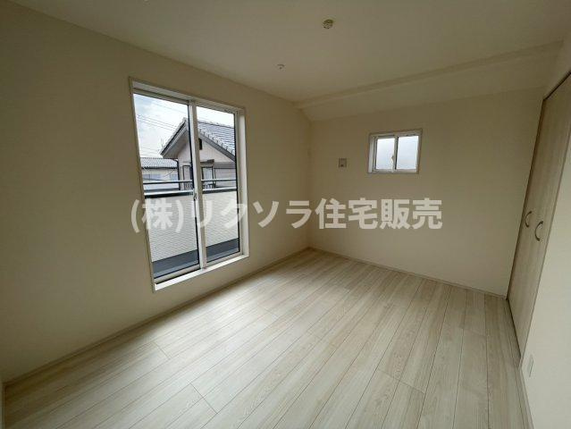 長尾東町3丁目　新築一戸建ての寝室|洋室6.0帖
■物件内覧・資金計画相談・住宅ローン相談、リフォーム相談、お問合せ受付中■
※当日・翌日のご内覧、ご相談はお電話でのお問合せがスムーズです！