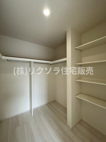 長尾東町3丁目　新築一戸建ての収納|大容量収納　可動棚付き
■物件内覧・資金計画相談・住宅ローン相談、リフォーム相談、お問合せ受付中■
※当日・翌日のご内覧、ご相談はお電話でのお問合せがスムーズです！