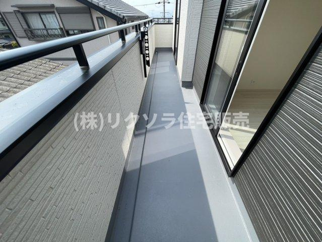 長尾東町3丁目　新築一戸建てのバルコニー|■物件内覧・資金計画相談・住宅ローン相談、リフォーム相談、お問合せ受付中■
※当日・翌日のご内覧、ご相談はお電話でのお問合せがスムーズです！