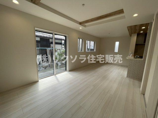 長尾東町3丁目　新築一戸建ての居間・リビング|LDK16.875帖
■物件内覧・資金計画相談・住宅ローン相談、リフォーム相談、お問合せ受付中■
※当日・翌日のご内覧、ご相談はお電話でのお問合せがスムーズです！