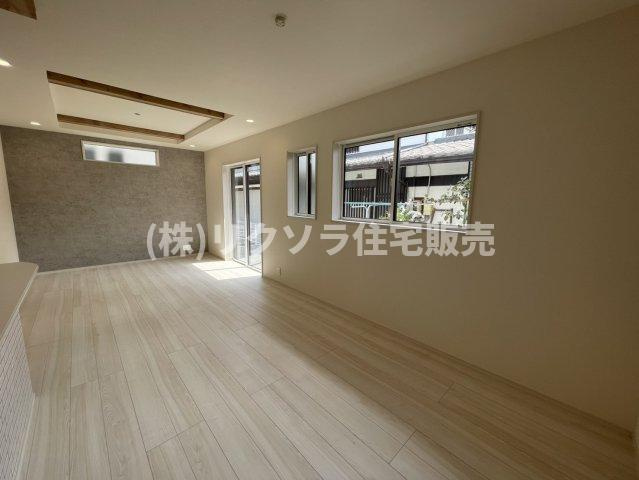 長尾東町3丁目　新築一戸建ての居間・リビング|LDK16.875帖
■物件内覧・資金計画相談・住宅ローン相談、リフォーム相談、お問合せ受付中■
※当日・翌日のご内覧、ご相談はお電話でのお問合せがスムーズです！