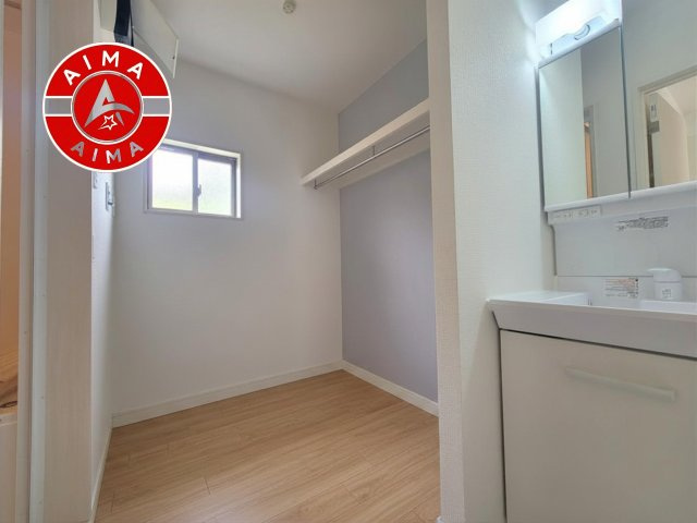 福岡市南区和田4丁目第1-3棟（1号棟）の内観：施工例|ゆとりの洗面スペースで朝の身支度もスムーズに。暮らしを快適に変えるシャワー付洗面台です！